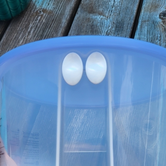 Large Tupperware Fridge Smart Fruit & Veggie Sheer Container with Lid - Picture 5 of 10